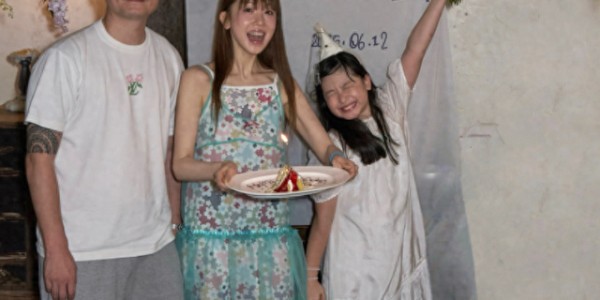 星空体育-郜林一家近照，42岁发福不少，老婆是超模，退役当老板很幸福|广州恒大|国足|广州队|国足球员|足协_新浪体育_新浪新闻