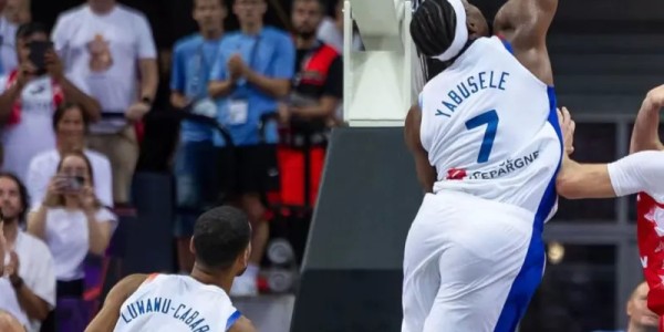 星空体育-大爆发！亚布塞莱穿着蓝色AE1Low，得到36分6篮板