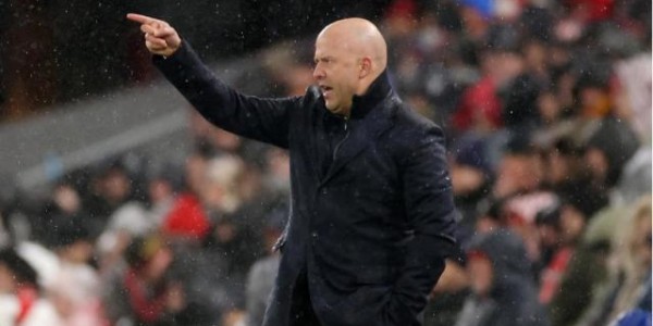 星空体育中国官网-斯洛特：阿诺德踢得不好不是因为转会传闻