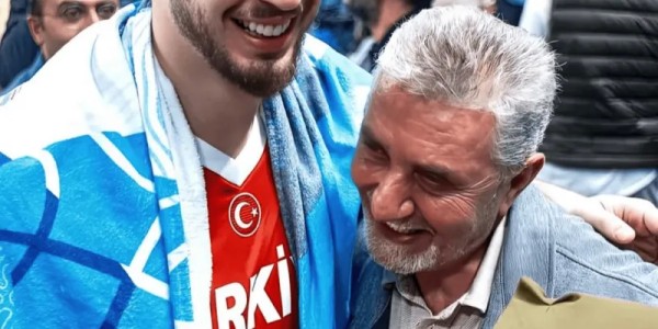 星空体育-带队四连胜！火箭社媒晒出申京欧锦赛赛场照