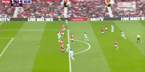 星空体育娱乐平台-3:2！姆伯莫2场2球，B费自我救赎，曼联终场绝杀，阿莫林如释重负