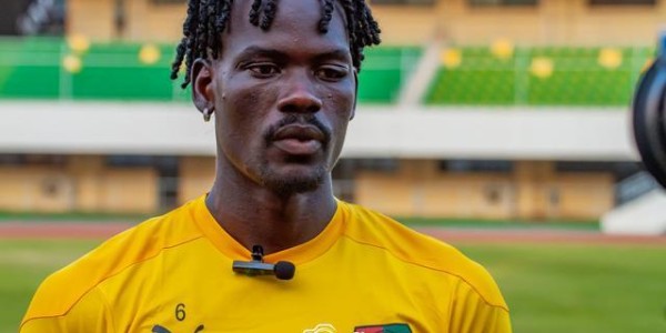 星空体育中国官网-海港官宣非洲黑又硬“兽腰”加盟，海港球迷凭啥嫌弃 35万欧元身价太便宜？