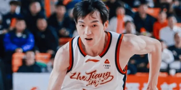 星空体育-吴前半场投篮3中2，三分2中1得到5分1篮板1助攻