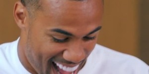 星空体育-浪漫！妻子将精心打造的纪念戒指送给加布里埃尔