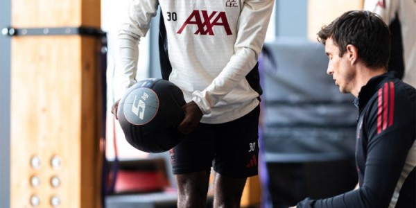 星空体育-利物浦官方更新弗林篷训练动态：腿筋伤势康复顺利，即将重返赛场