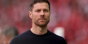 星空体育娱乐平台-继续留药厂？体图：勒沃库森相信阿隆索会留下 正和家人找房子