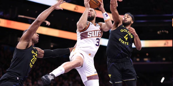 星空体育入口-神奇！勇士全场76次出手55次三分却取胜 太阳最后7分钟仅两分崩盘