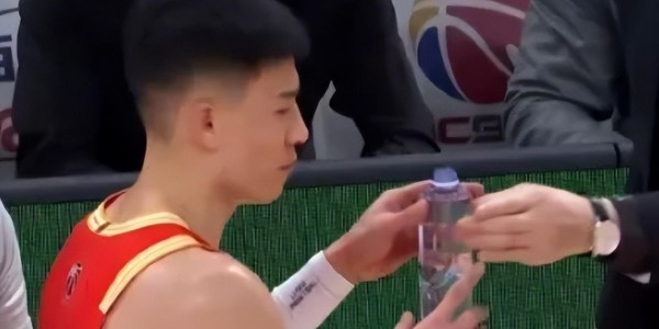 星空体育娱乐平台-G4出现名场面！王博亲自为他递水，楼明为他鼓掌：获胜的最大奇兵