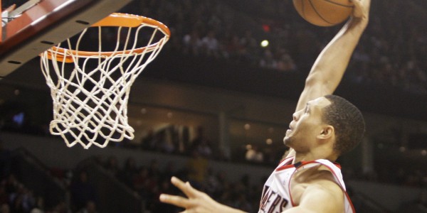 星空体育-蒂格提出讨论：若无伤病困扰，罗伊在开拓者的历史地位能否超越利拉德