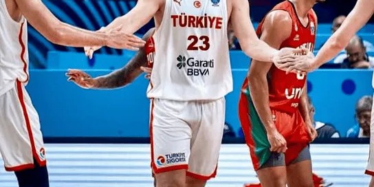 星空体育-带队四连胜！火箭社媒晒出申京欧锦赛赛场照